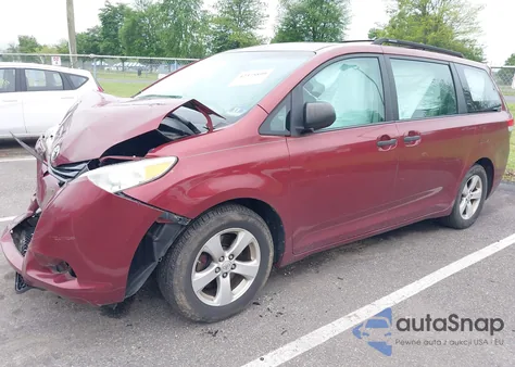 2011 Toyota Sienna Base V6 z USA, uszkodzony, nr VIN 5TDZK3DC5BS158065